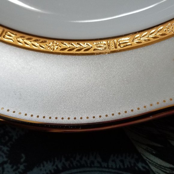 Noritake 2 Buckingham Gold Accent Salad Plates - Picture 4 of 6